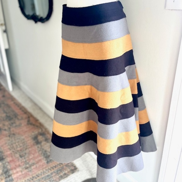 Vintage Anne Klein NY 100% Wool Stripe Flared Skirt Size 14 - Picture 3 of 6